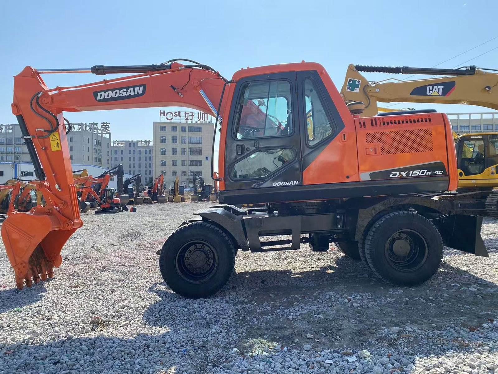 微信图片_20250213120930 2023 Doosan DX140 DX150 Wheel excavator for sale - Image 1