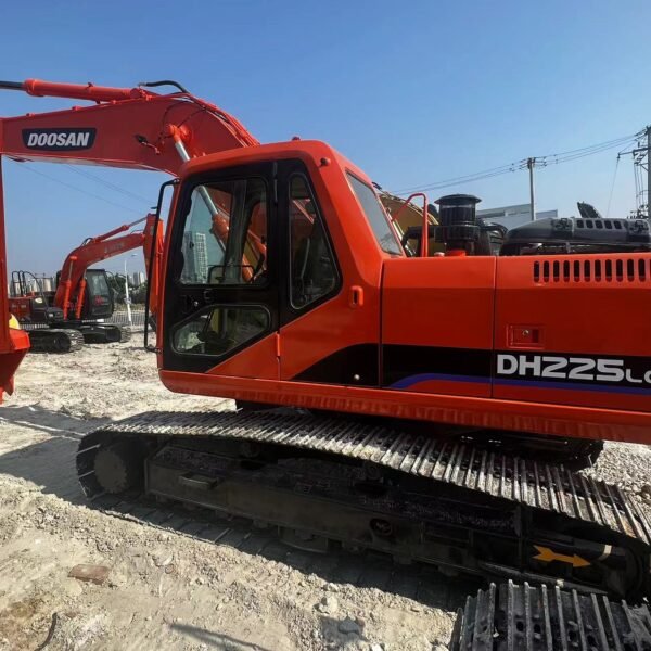 Doosan DH225 Used Excavator 20 Ton Excavator Made in 2022